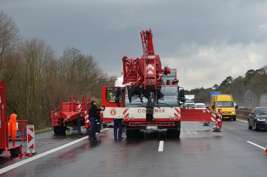 VU LKW umgestuerzt A 3 Rich Frankfurt AS Koenigsforst P582.JPG - Miklos Laubert